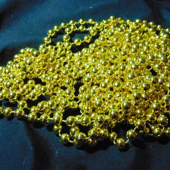 Gold bead Garland, Strand 220 inches, Shiny, Excellent Condition - Picture 2 of 3